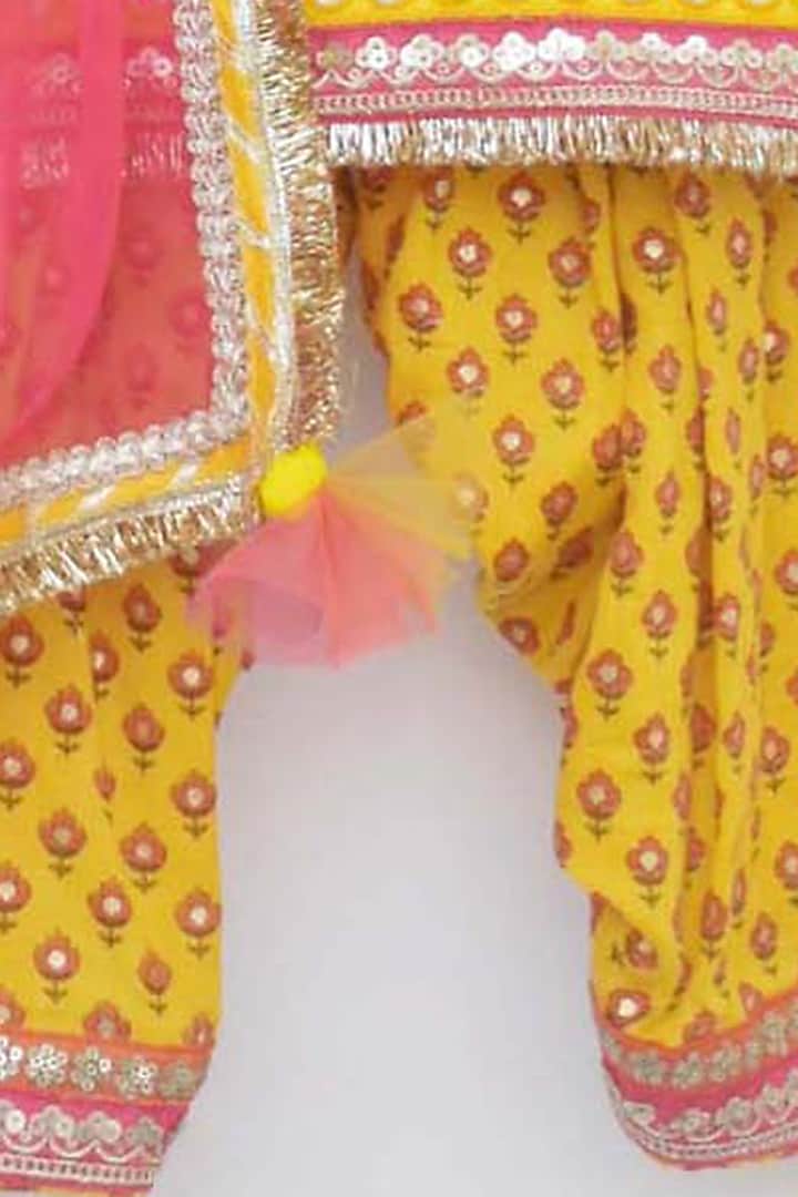 Mustard Yellow Printed Kurta Set For Girls by Fayon Kids at Pernia's Pop Up Shop