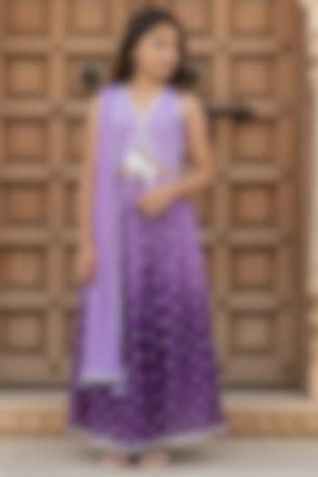 Lilac Chanderi Embroidered Lehenga Set For Girls by Fayon Kids at Pernia's Pop Up Shop