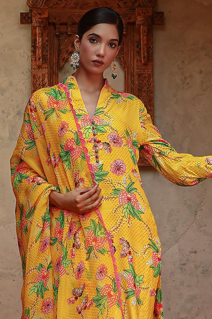 Yellow Muslin Floral Printed Kurta Set by Gazab By Miku Kumar at Pernia's Pop Up Shop