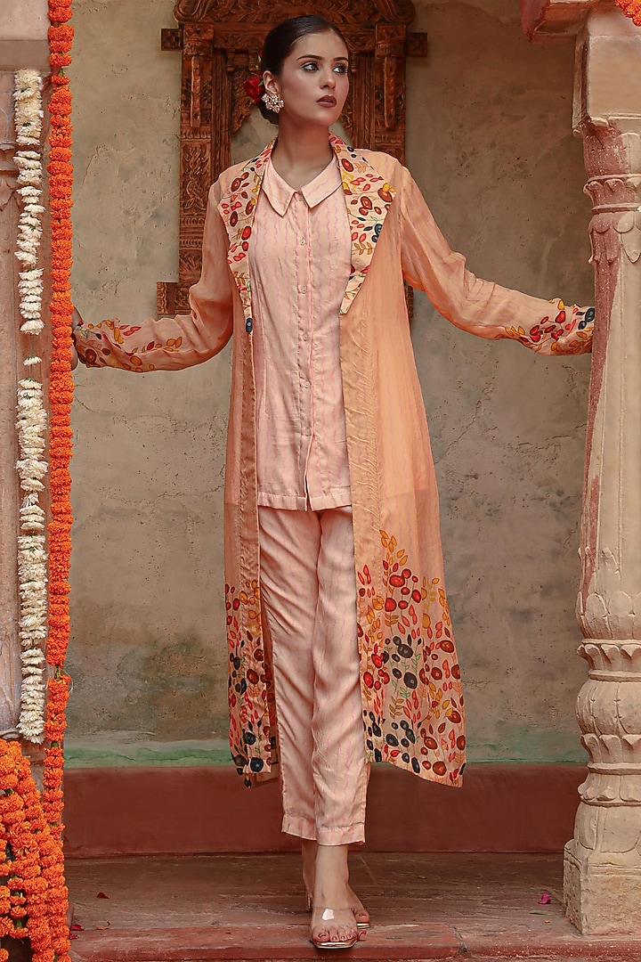 Peach Organza Floral Printed Cape Set by Gazab By Miku Kumar at Pernia's Pop Up Shop
