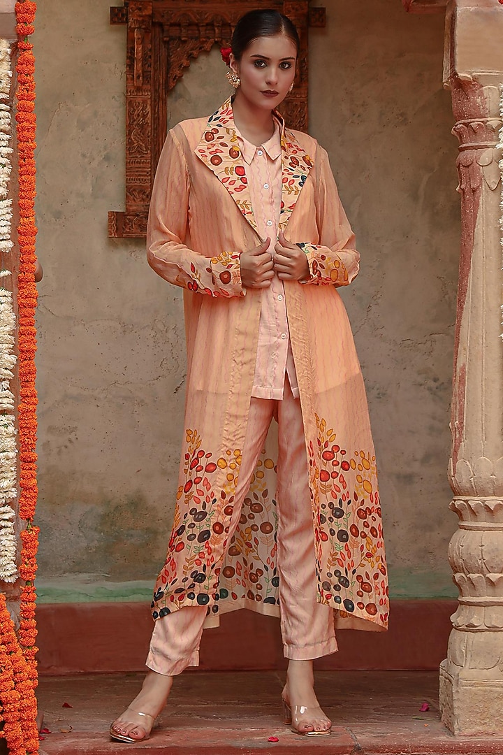 Peach Organza Floral Printed Cape Set by Gazab By Miku Kumar at Pernia's Pop Up Shop