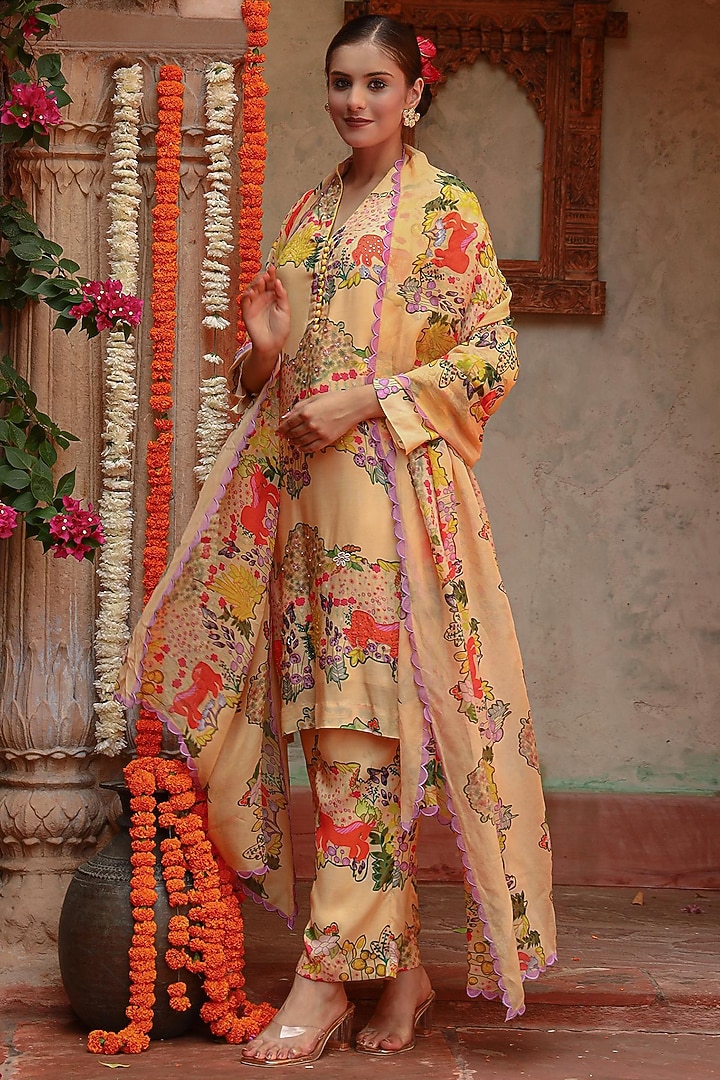 Ivory Muslin Printed Kurta Set by Gazab By Miku Kumar at Pernia's Pop Up Shop