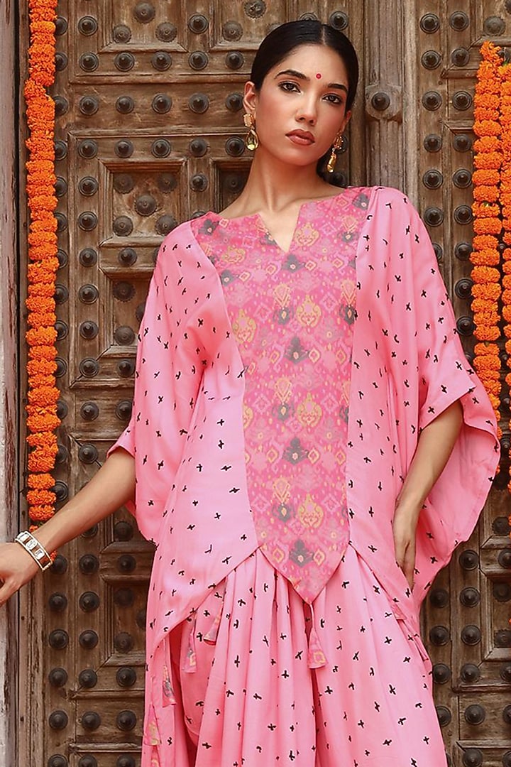 Pink Muslin Floral Printed High-Low Kaftan Set by Gazab By Miku Kumar at Pernia's Pop Up Shop