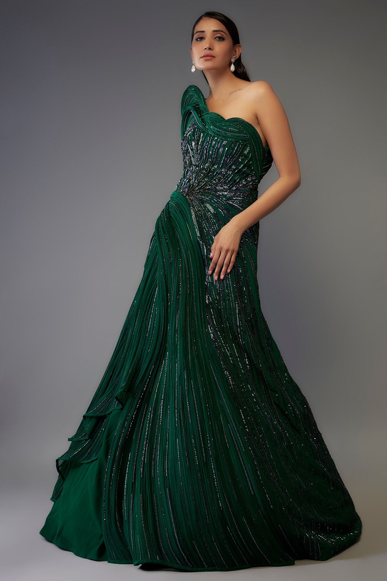 200 Best Emerald Green Evening Dress ideas in 2024 | evening dresses, gowns,  beautiful dresses