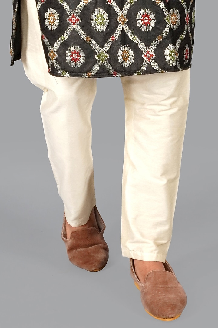 Black Handwoven Banarasi Silk Kurta Set by Gaurav Katta at Pernia's Pop Up Shop