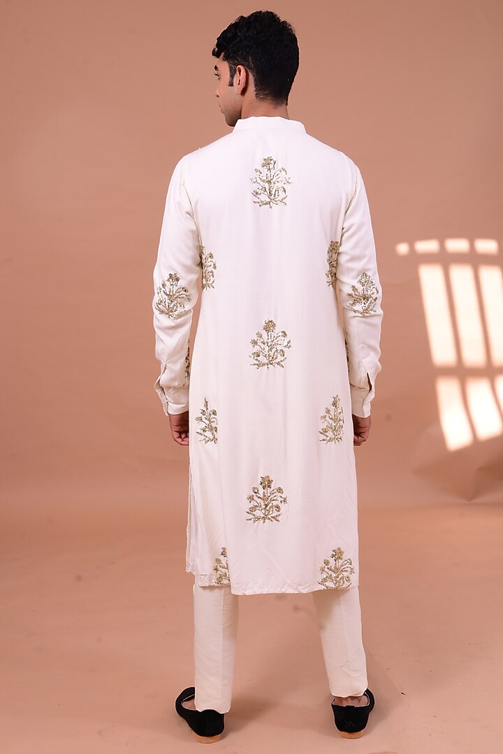 White Embroidered Kurta Set by Gaurav Katta at Pernia's Pop Up Shop