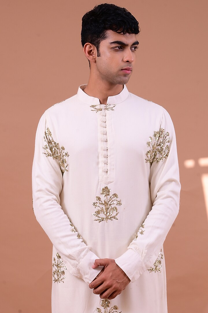 White Embroidered Kurta Set by Gaurav Katta at Pernia's Pop Up Shop