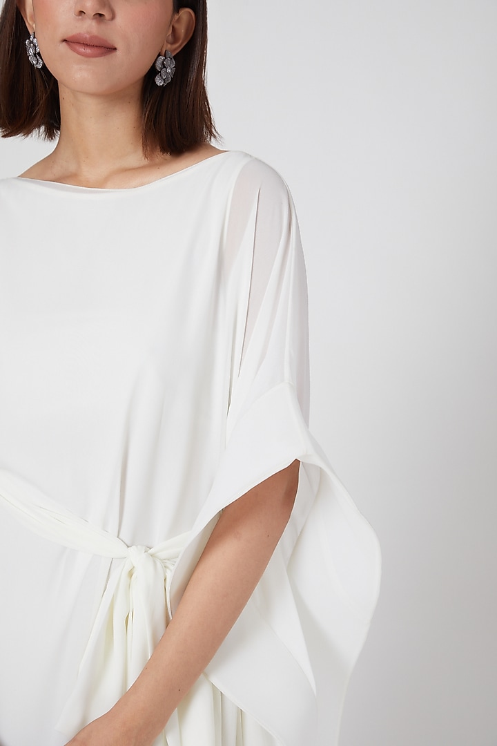 White Kaftan With Boat Neck by Gauri and Nainika at Pernia's Pop Up Shop