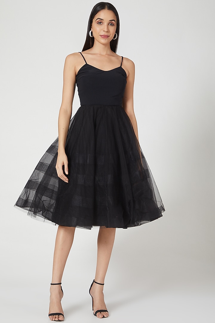Black Floral Printed Party Wear Dress by Gauri And Nainika at Pernia's Pop Up Shop