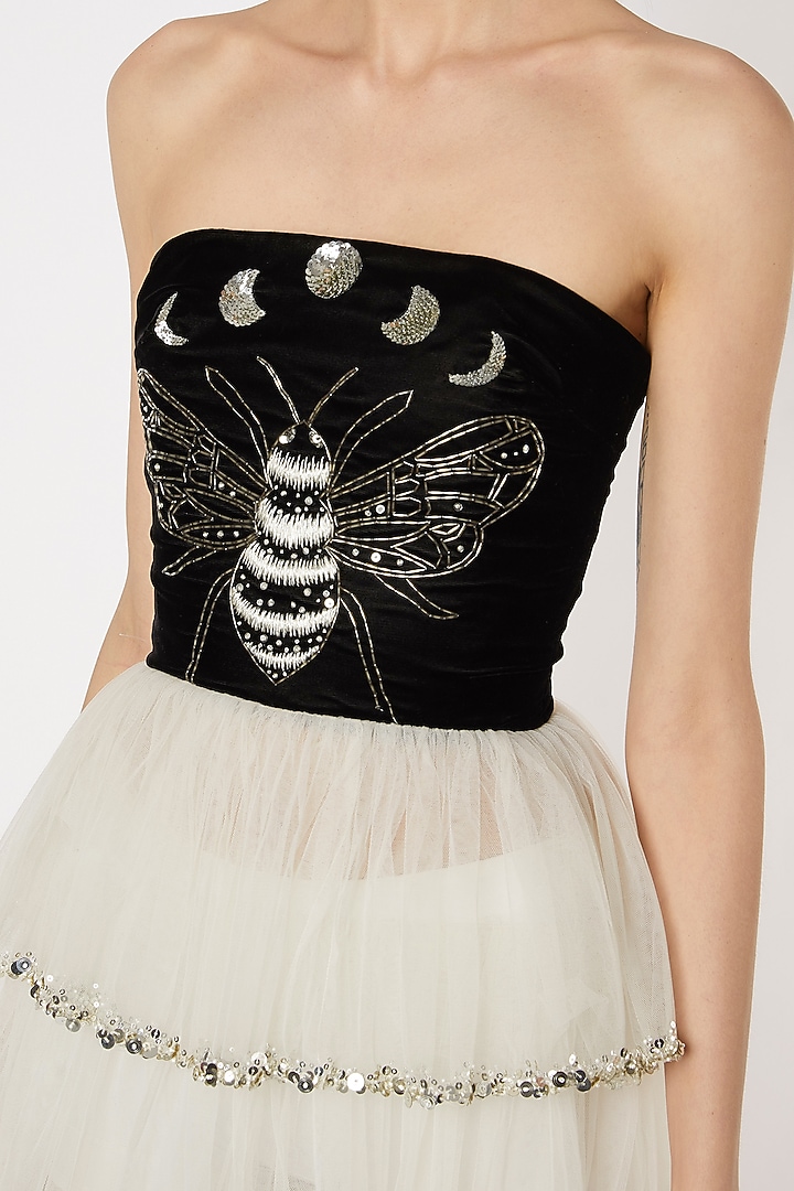 White Net Embroidered Gown by Gauri And Nainika at Pernia's Pop Up Shop