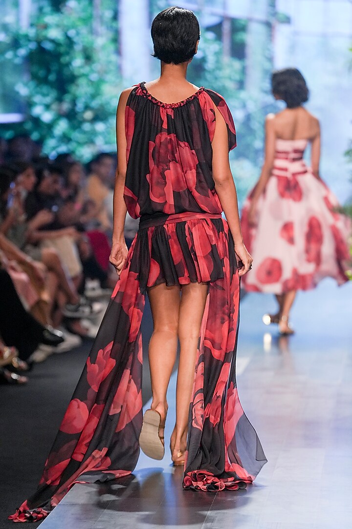 Black Crinkled Chiffon Party Wear Dress by Gauri And Nainika at Pernia's Pop Up Shop