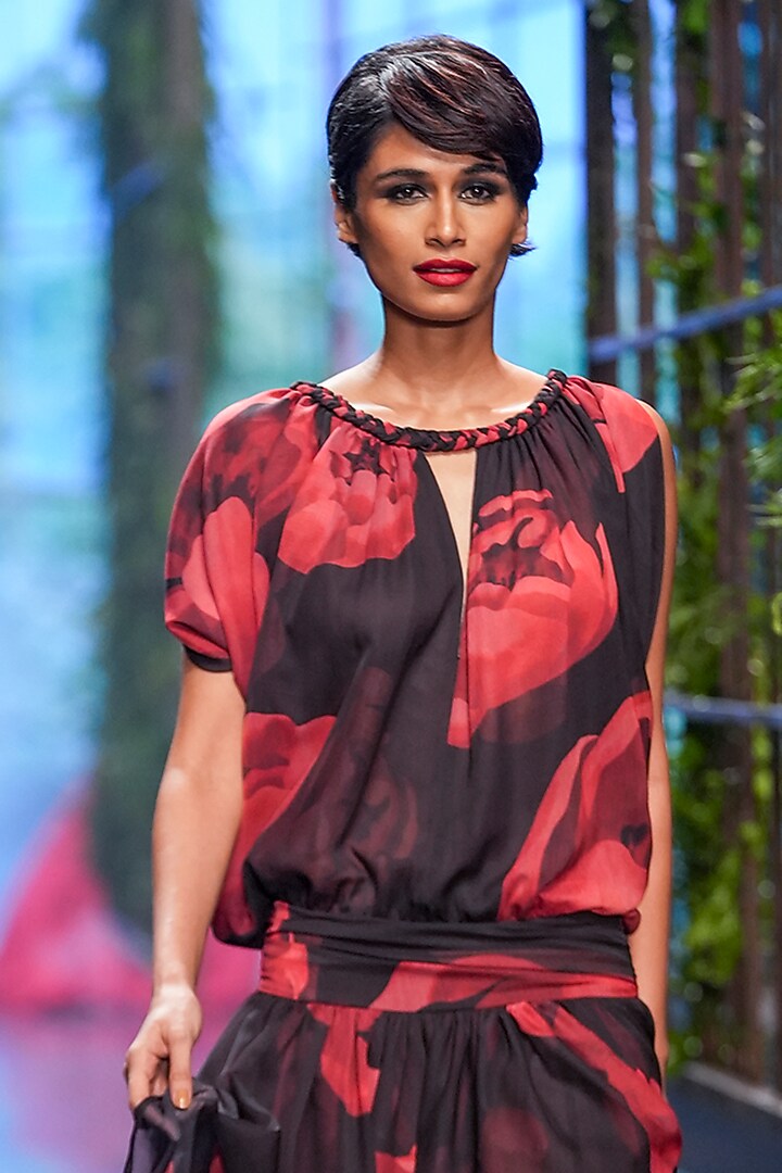 Black Crinkled Chiffon Party Wear Dress by Gauri And Nainika at Pernia's Pop Up Shop
