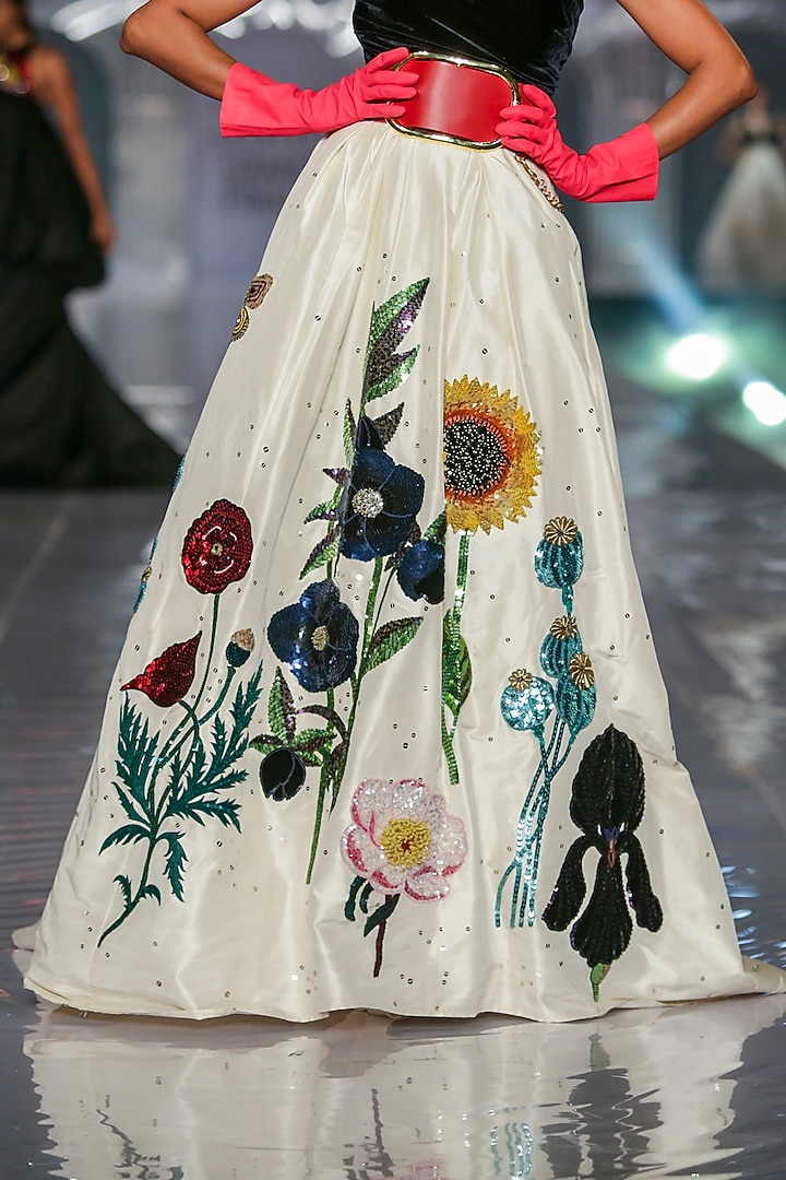 Ivory Embroidered Flared Gown by Gauri and Nainika at Pernia's Pop Up Shop