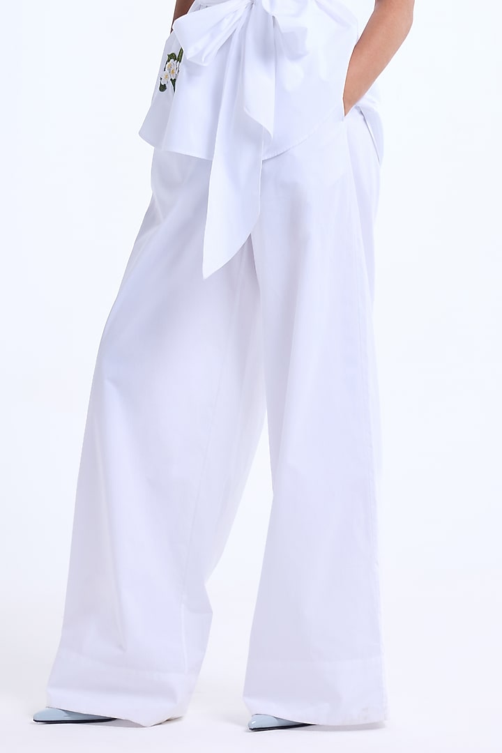 White Poplin Cotton Thread Embroidered Co-Ord Set by Gauri and Nainika at Pernia's Pop Up Shop