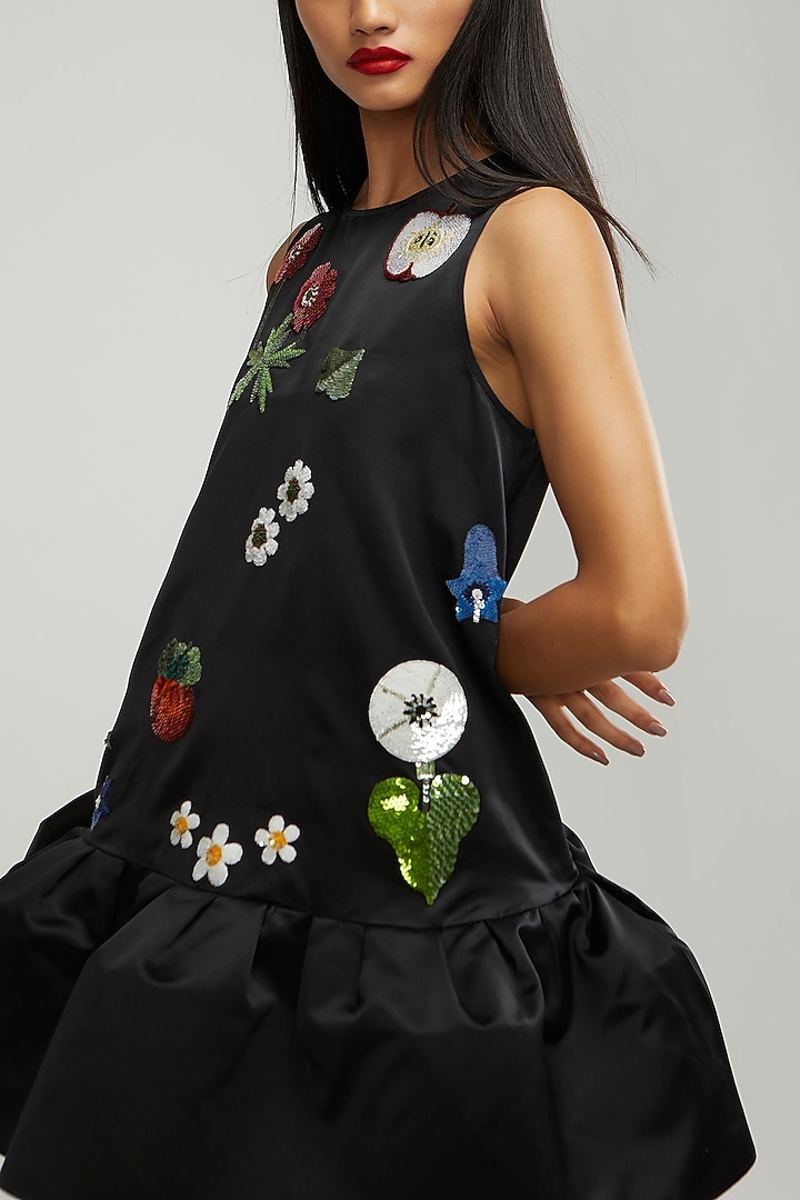 Black Embroidered Party Wear Dress by Gauri and Nainika at Pernia's Pop Up Shop