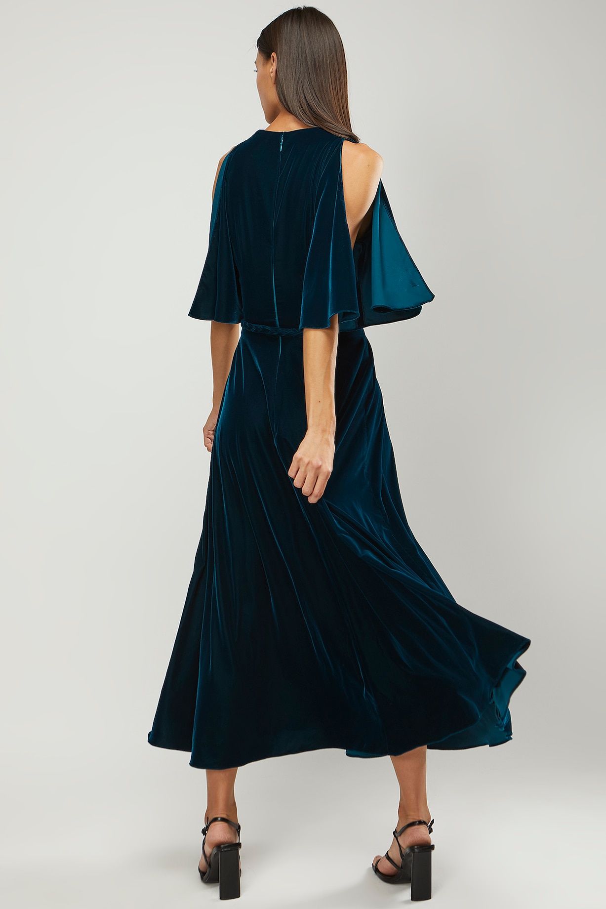 Emerald Green Velvet Midi Dress With Belt by Gauri and Nainika at Pernia's  Pop Up Shop 2026