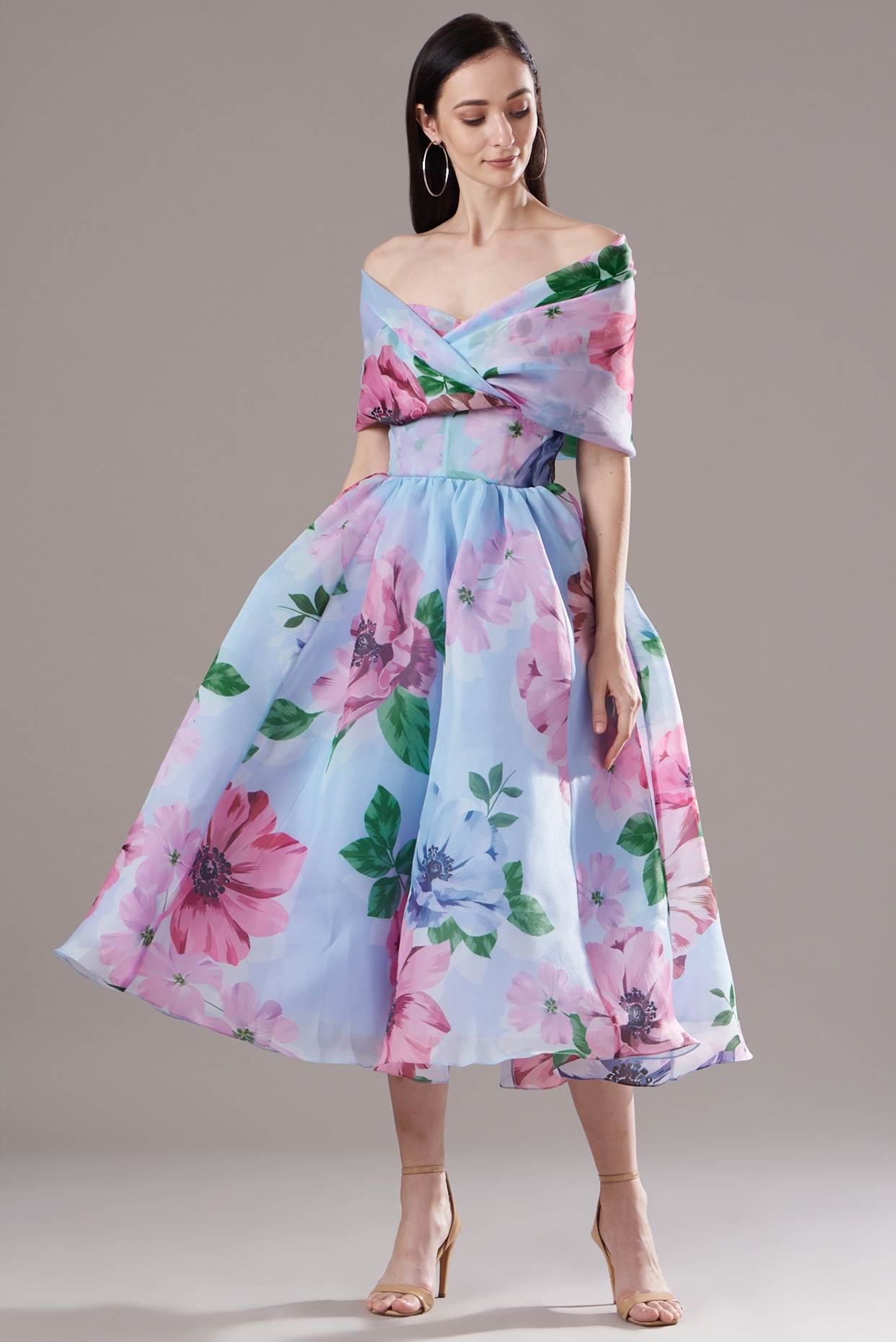 Long Sleeve Floral Midi Dress with Cute V Neck design | Long sleeve floral midi  dress, Midi dress, Floral midi dress