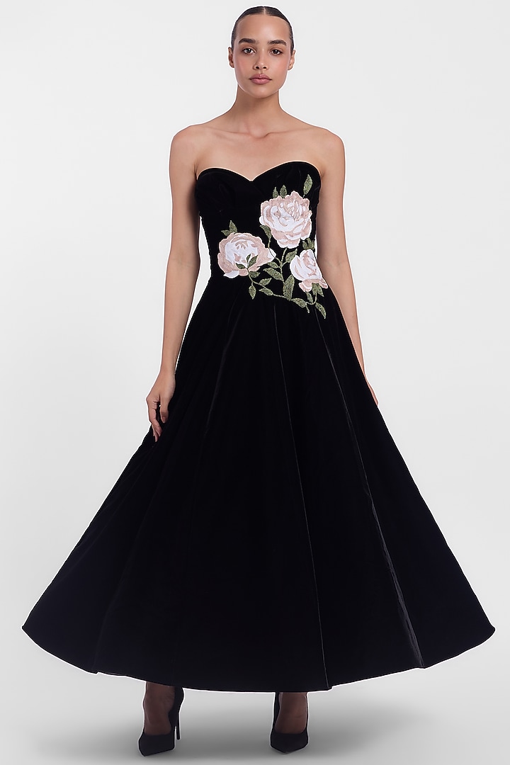 Black Velvet Thread Embroidered Corset Party Wear Dress by Gauri And Nainika at Pernia's Pop Up Shop