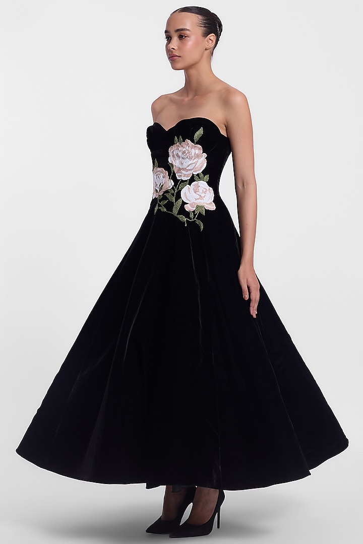 Black Velvet Thread Embroidered Corset Party Wear Dress by Gauri And Nainika at Pernia's Pop Up Shop