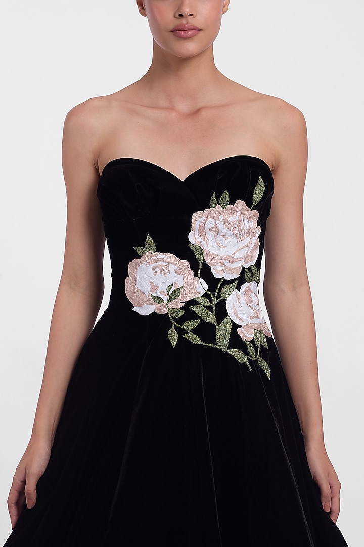 Black Velvet Thread Embroidered Corset Party Wear Dress by Gauri And Nainika at Pernia's Pop Up Shop
