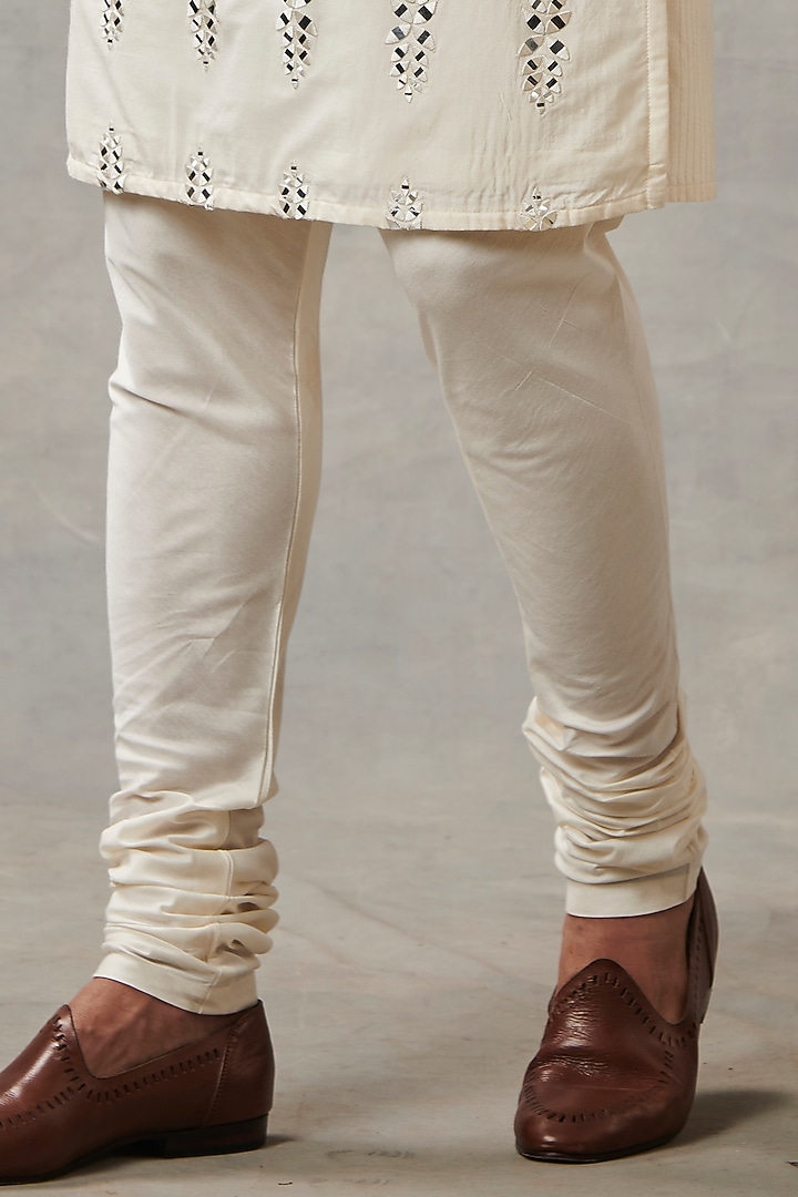 Off-White Mirror Embroidered Kurta Set by Gargee Designers at Pernia's Pop Up Shop
