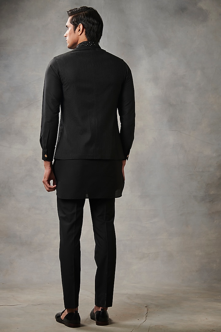 Black Silk Machine Embroidered Bundi Jacket Set by Gargee Designers at Pernia's Pop Up Shop