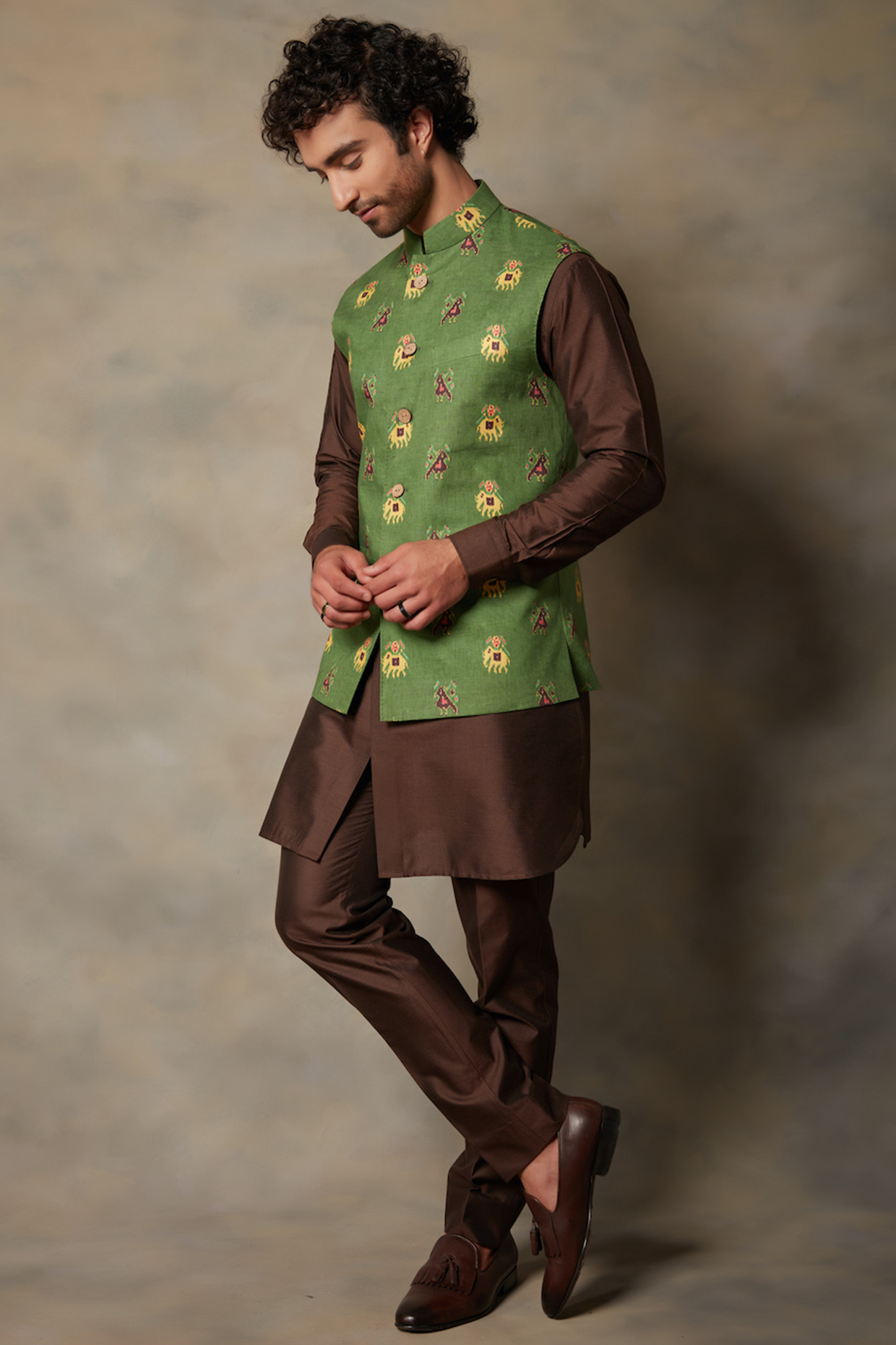 Green Linen Printed Bundi Jacket With Kurta Set by Gargee Designers at Pernia's Pop Up Shop
