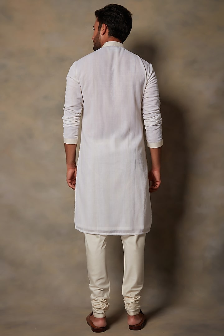 Ivory Embroidered Kurta Set by Gargee Designers at Pernia's Pop Up Shop