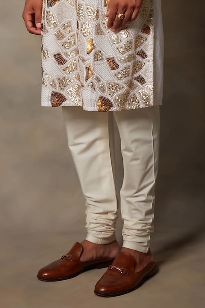 Ivory Embroidered Kurta Set by Gargee Designers at Pernia's Pop Up Shop