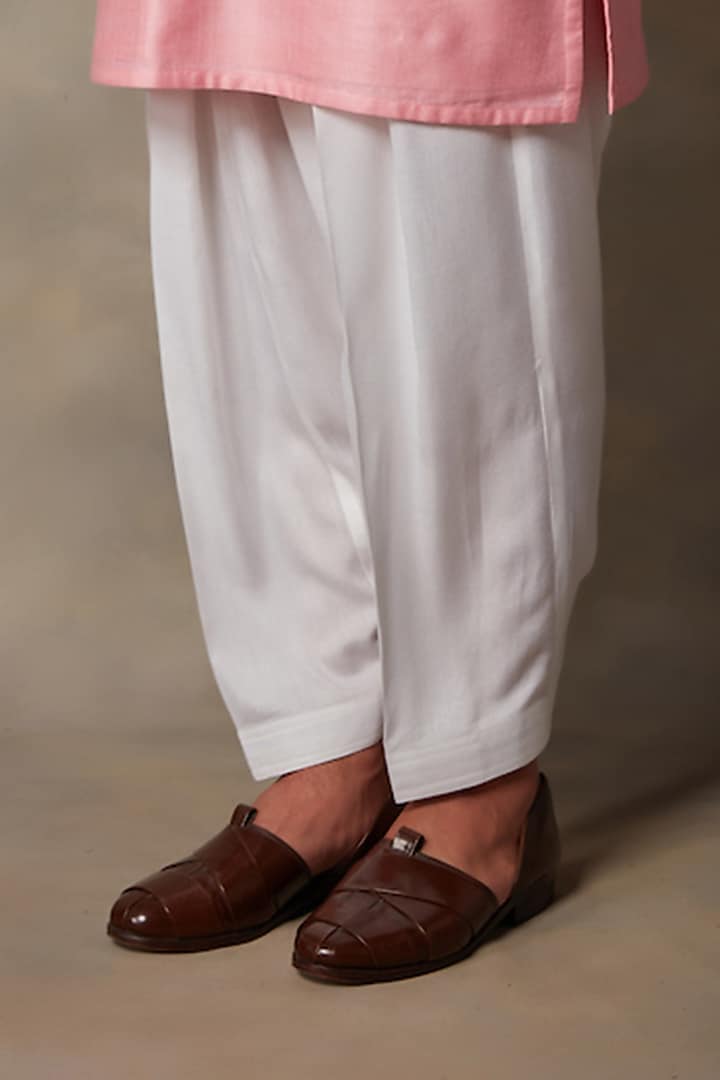 Pink Embroidered Kurta Set by Gargee Designers at Pernia's Pop Up Shop