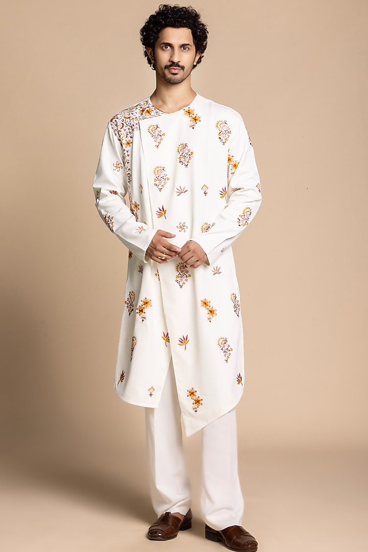 Ivory Polyester Floral Embroidered Kurta Set by Gargee Designers at Pernia's Pop Up Shop