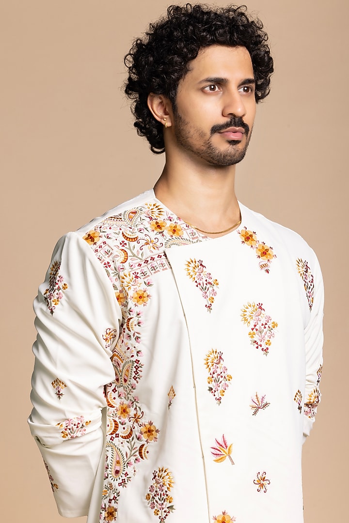 Ivory Polyester Floral Embroidered Kurta Set by Gargee Designers at Pernia's Pop Up Shop