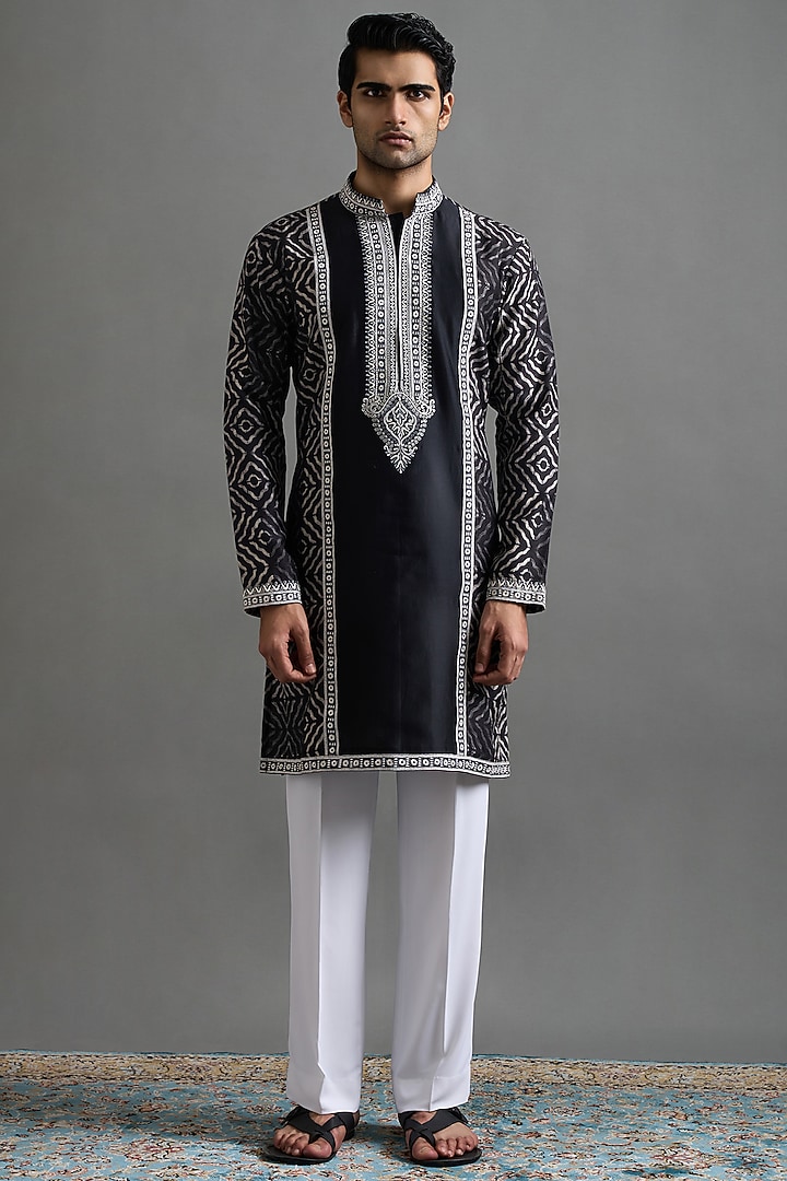 Black Pink Chanderi Silk Printed & Embroidered Kurta Set by Gargee Designers at Pernia's Pop Up Shop