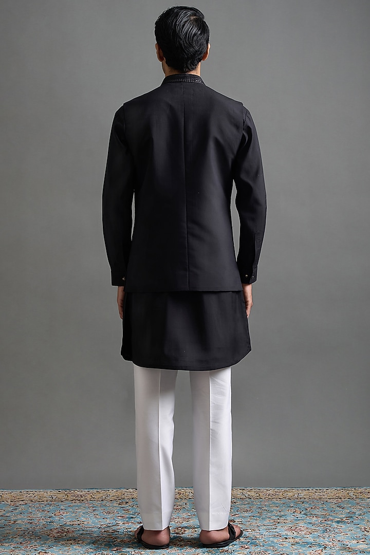 Black Chanderi Silk Thread Embroidered Bundi Jacket Set by Gargee Designers at Pernia's Pop Up Shop