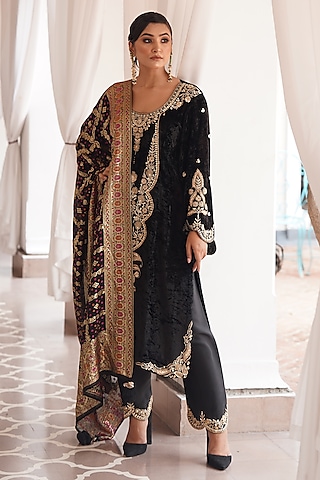 Black Silk Velvet Zardosi Hand Embroidered Kurta Set by Gul by Aishwarya