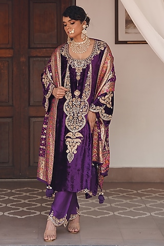 Purple Silk Velvet Zardosi Hand Embroidered Kurta Set by Gul by Aishwarya