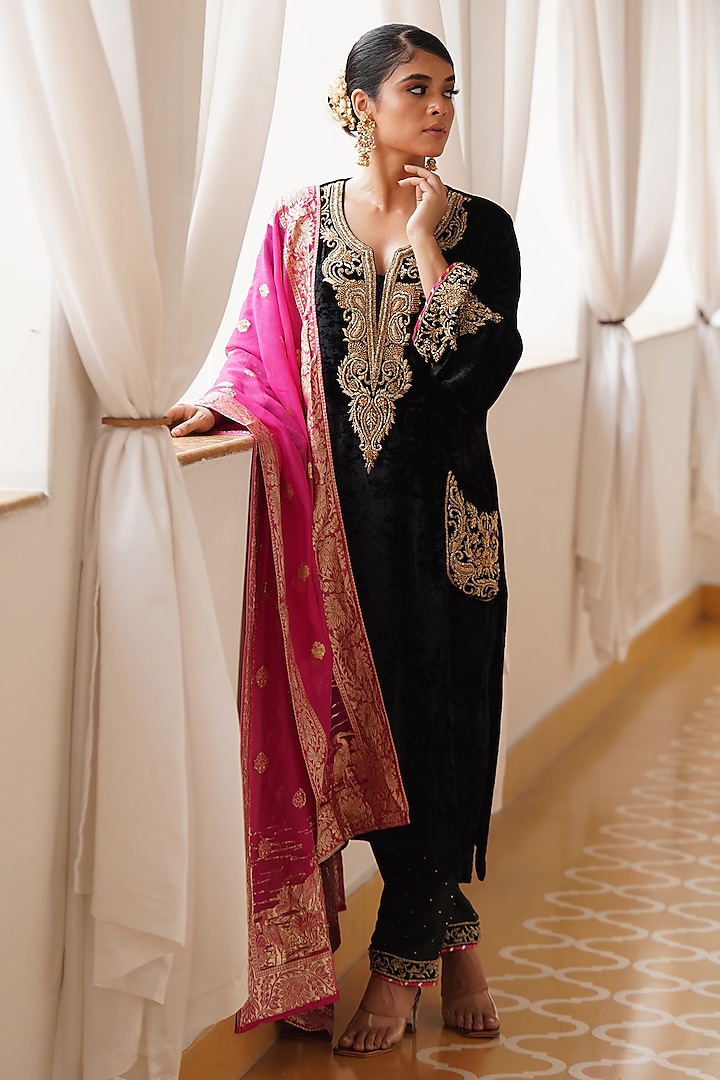 Black Velvet Aari & Zardosi Hand Embroidered Kurta Set by Gul by Aishwarya at Pernia's Pop Up Shop