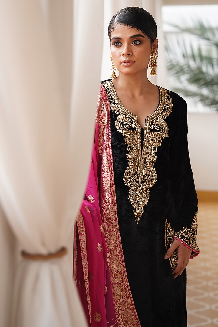 Black Velvet Aari & Zardosi Hand Embroidered Kurta Set by Gul by Aishwarya at Pernia's Pop Up Shop