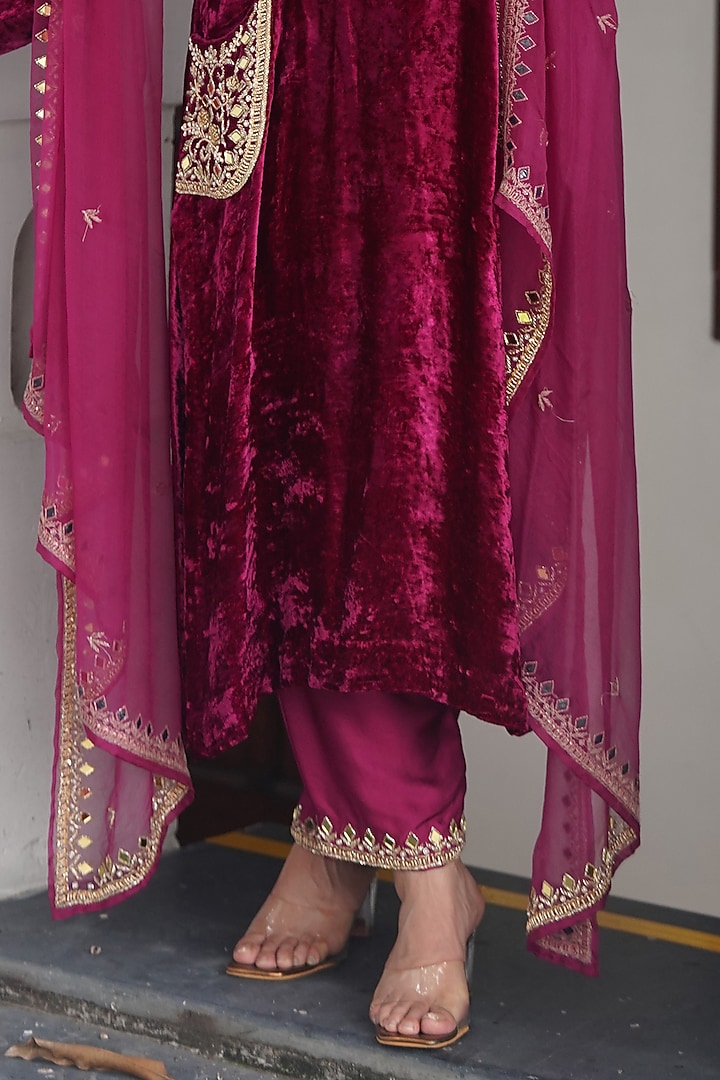 Monochrome Plum & Deep Pink Velvet Mirror Hand Embroidered Kurta Set by Gul by Aishwarya at Pernia's Pop Up Shop
