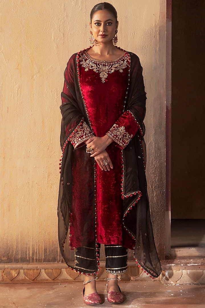 Maroon Velvet Hand Embroidered Kurta Set by Gul by Aishwarya at Pernia's Pop Up Shop