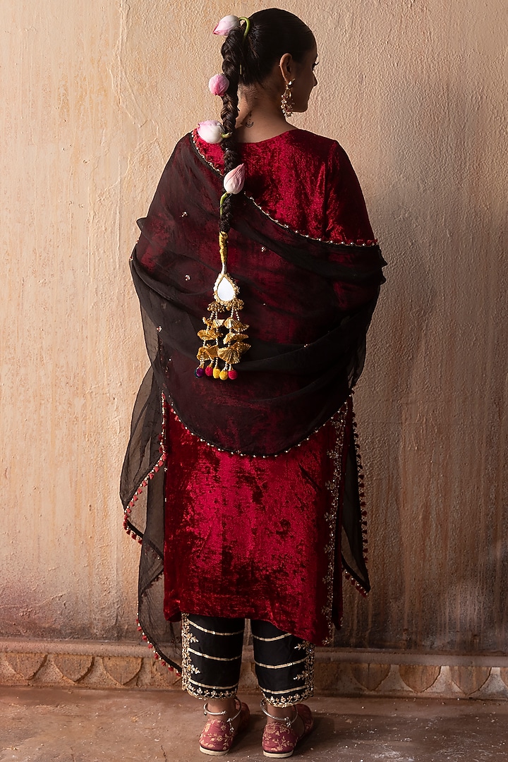Maroon Velvet Hand Embroidered Kurta Set by Gul by Aishwarya at Pernia's Pop Up Shop