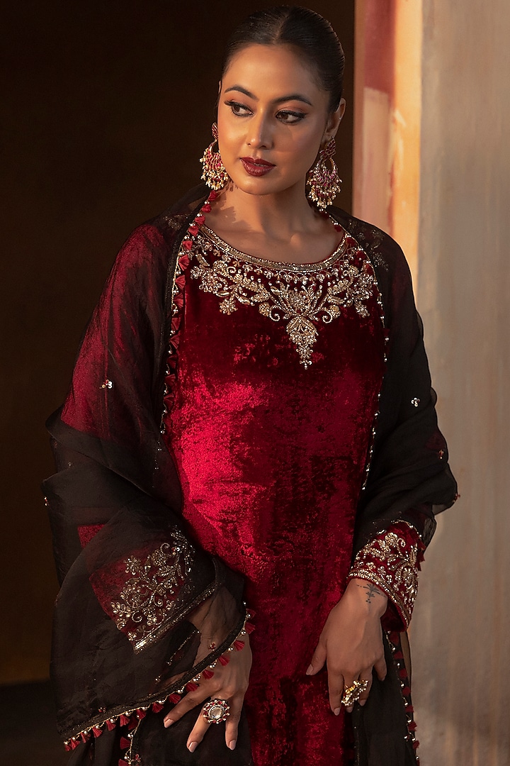 Maroon Velvet Hand Embroidered Kurta Set by Gul by Aishwarya at Pernia's Pop Up Shop