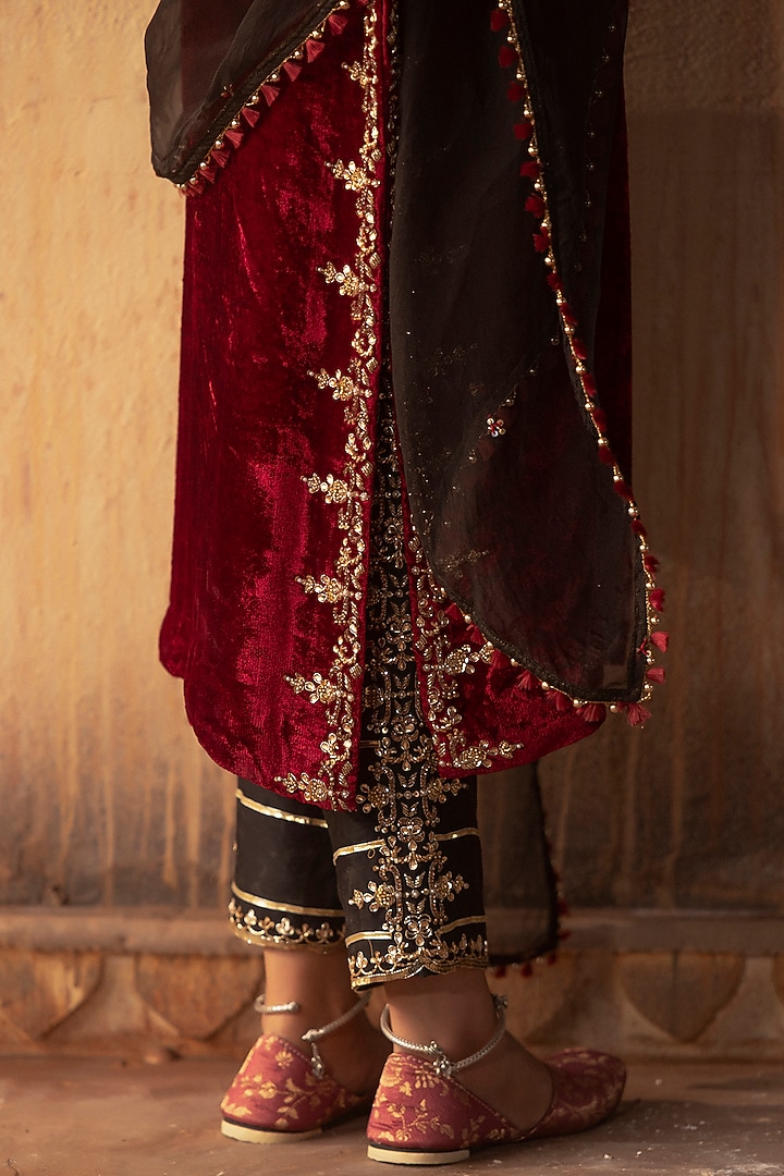 Maroon Velvet Hand Embroidered Kurta Set by Gul by Aishwarya at Pernia's Pop Up Shop