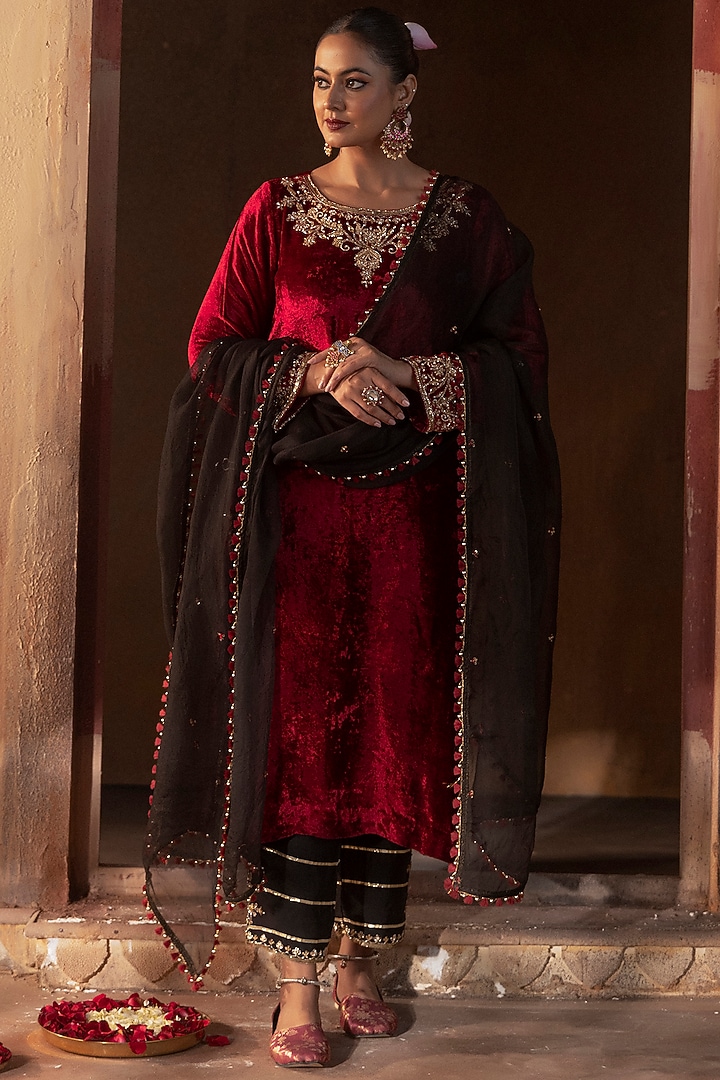 Maroon Velvet Hand Embroidered Kurta Set by Gul by Aishwarya at Pernia's Pop Up Shop
