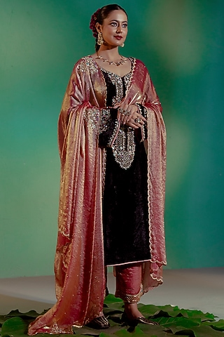 Black Velvet Hand Embroidered Kurta Set by Gul by Aishwarya