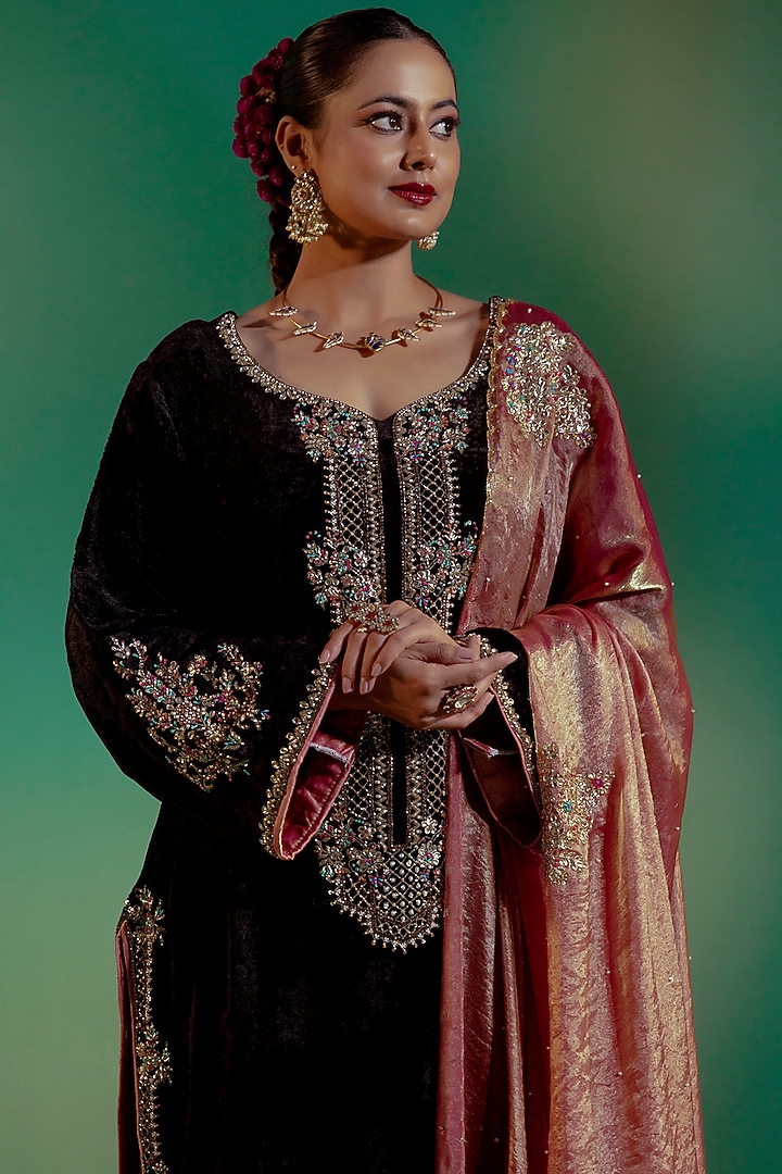 Black Velvet Hand Embroidered Kurta Set by Gul by Aishwarya at Pernia's Pop Up Shop