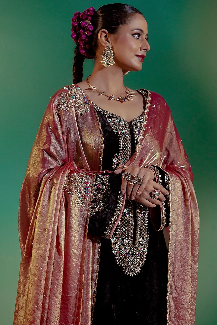 Black Velvet Hand Embroidered Kurta Set by Gul by Aishwarya at Pernia's Pop Up Shop