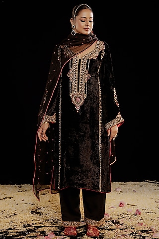 Black Velvet Hand Embroidered Kurta Set by Gul by Aishwarya