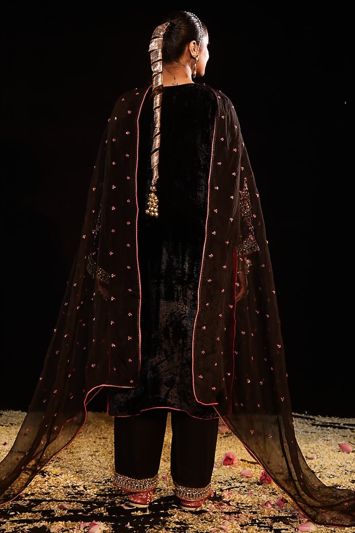 Black Velvet Hand Embroidered Kurta Set by Gul by Aishwarya at Pernia's Pop Up Shop