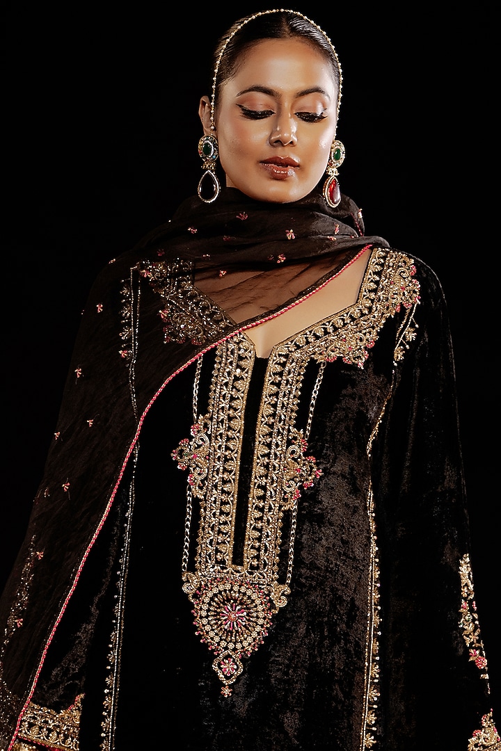 Black Velvet Hand Embroidered Kurta Set by Gul by Aishwarya at Pernia's Pop Up Shop